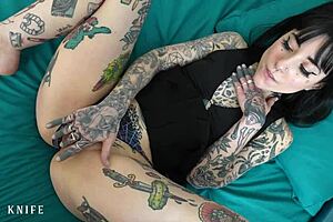 Alternative step-sister’s bodybuilding session turns into a hot and steamy experience