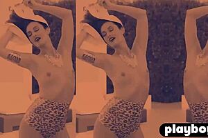 Melissa Jean's solo striptease and natural beauty