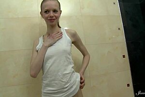 Pretty blonde Paula Z has a relaxing bath with self pleasure
