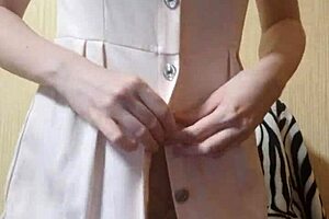 Black beauty gets worshipped by ass-obsessed amateur