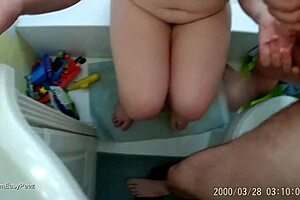 Liza gets a massive facial while taking a bath
