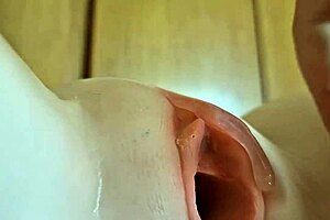 Italian milf gets a big real orgasm with Bestrealdoll