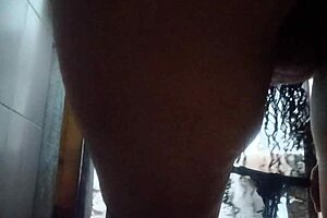 Stepmother’s accident while taking a bath in a homemade video