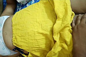 The hottest Indian housewife in petticoat enjoys herself