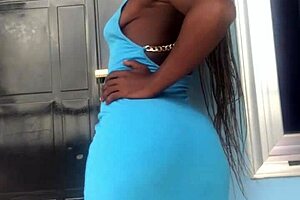 Girl has a great ass, she loves to twerk on the balcony