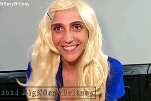 Cheerleader Britney’s jiggly ass teased in captivating images