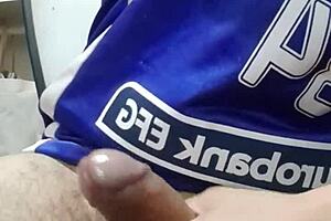 Wanking with lubricant until I reach a very rich climax part 1