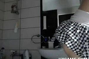 First Amateur teen caught fingering and stroking on webcam