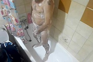 Leche and cum: It goes from being a interracial bathtime to a heavy lesbian encounter in the steam of the bath